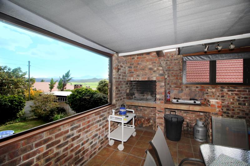 4 Bedroom Property for Sale in Fraaiuitsig Western Cape
